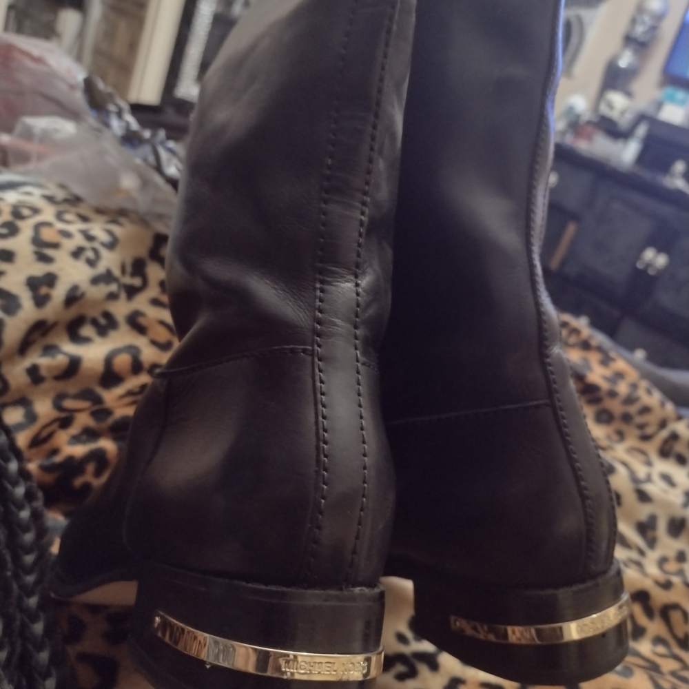 Black Leather Boots and Belt Set - Picture 5 of 12